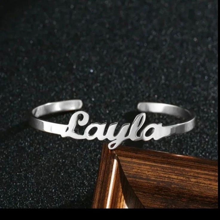 custom name bangle